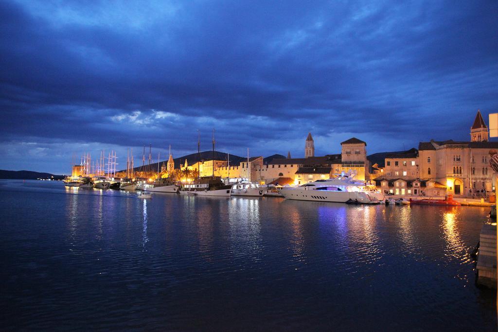 Apartments Villa Macola Trogir Exterior photo